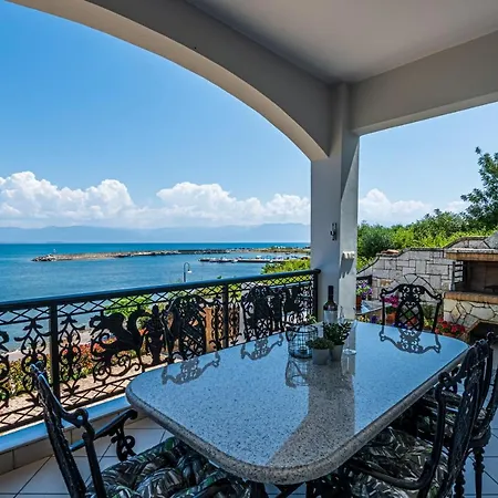 Bay View House * Петалидион