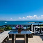 Bay View House *